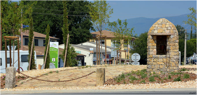 Sur le rond-point de La Barrière