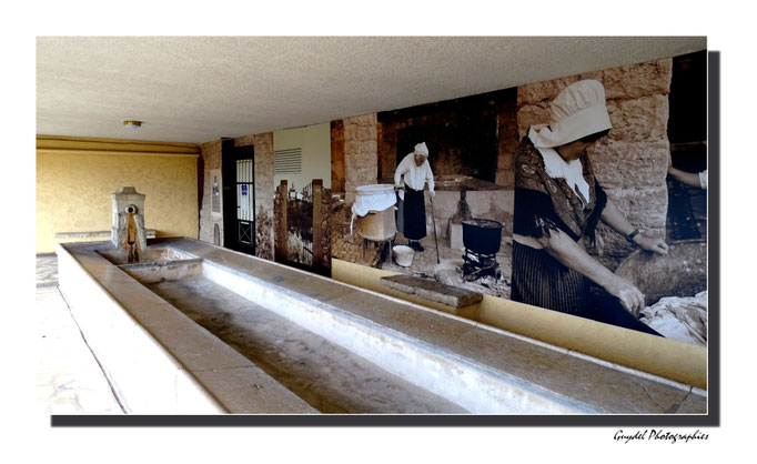 Le lavoir "Lucienne Rostagno" ... décédée en 2022 à 94 ans  "Mémoire" du village !