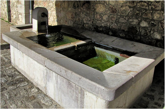 La Fontaine-Lavoir sous la Magnanerie