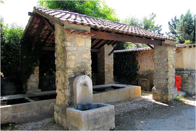 Le Lavoir du Chemin des Crottons et sa Nouvelle Fontaine