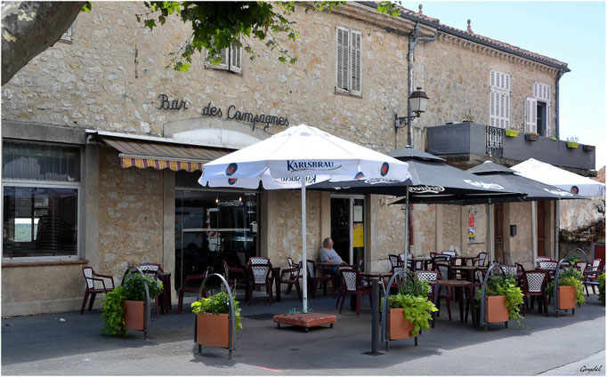 Le Bar des Campagnes ... sur la Place de l'Eglise