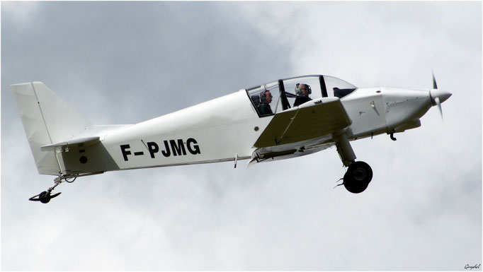 Avion au décollage à l'Aérodrome de Fayence-Tourrettes