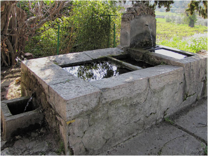Fontaine de la Chapelle ND des Cyprès