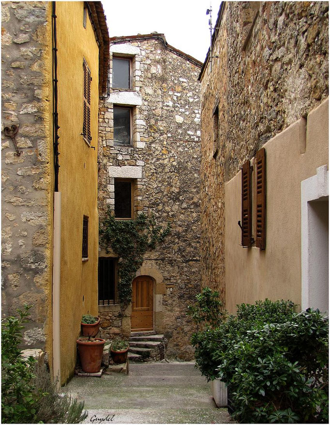 Descente vers le vieux village