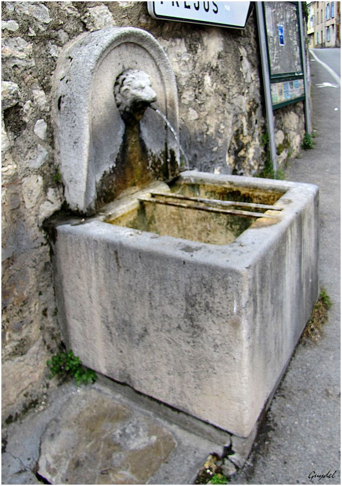 La fontaine sous le parking
