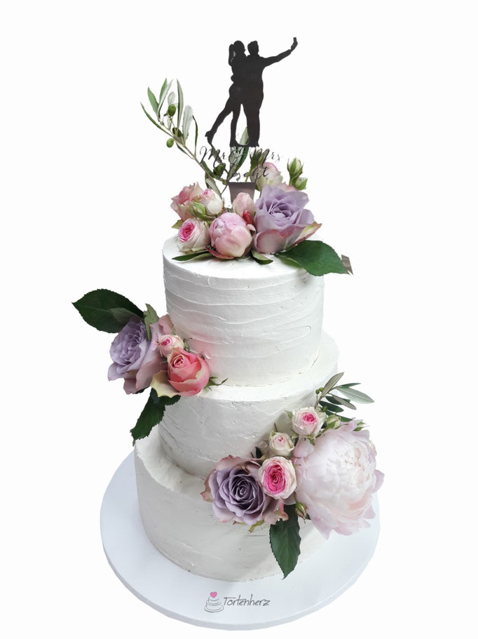 Cremetorte mit echten Blumen und Cake Topper