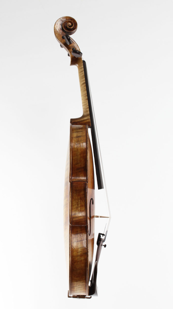 In dem Meister Atelier für Geigen- und Bratschenbau in Bayern finden Sie Instrumente nach alten italienischen Vorbildern handgemacht für Profi Musiker