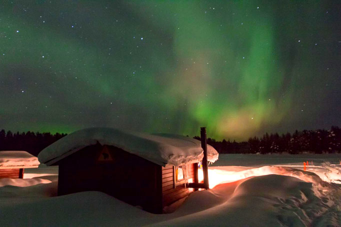 Polarlichershow über den Dächern unserer Farm