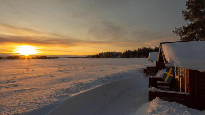 Gästehütte & Sonnenaufgang & Lappland