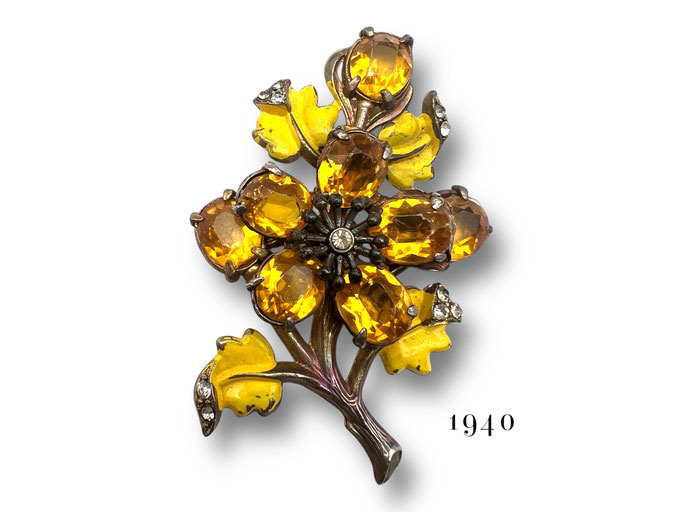 1940s Floral Retro era  Brooch lively glass topaz bloom and enamel Brooch - Lovely ancient floral pin  w/clear rhinestones accent -art.328/7