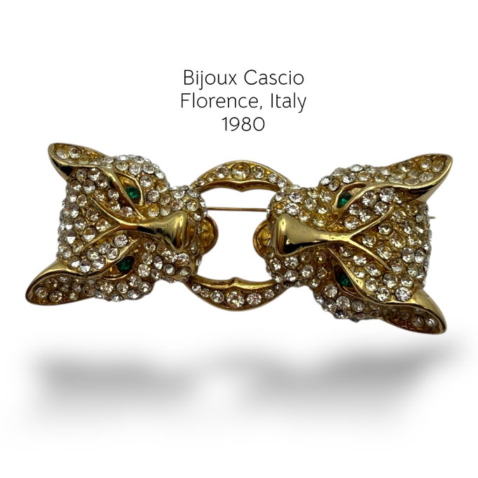 Striking 1980s Bijoux Cascio Gold-Toned double Panther Head with green emerald eyes - Art.592/7