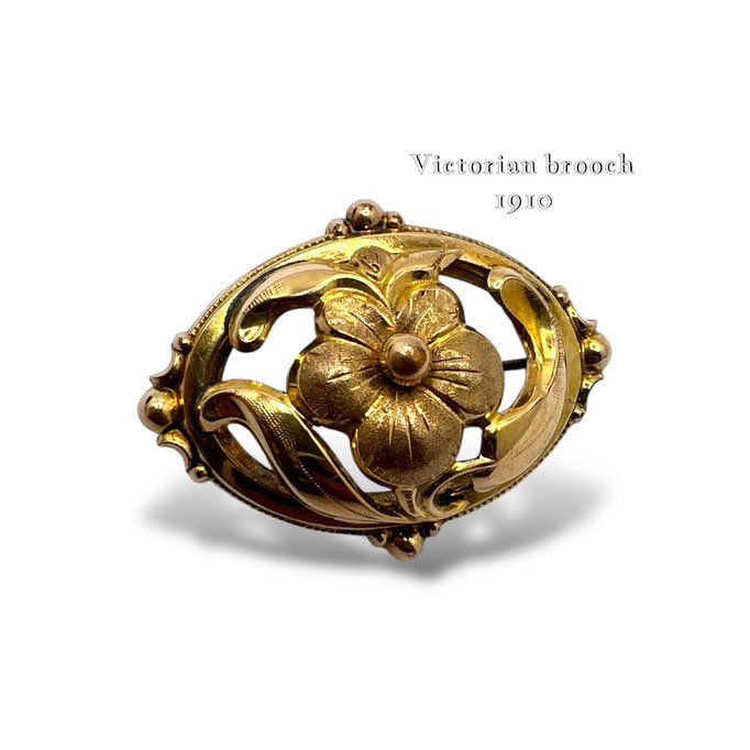 Victorian Floral and Sentiment oval brooch of c.1910s/1920s, with lovely gold plated metal work - Victorian era pin - art.563/7