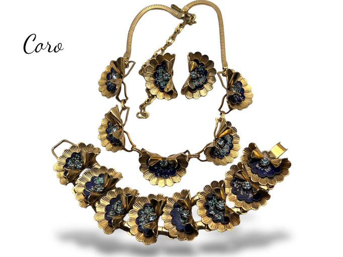 Coro high-end beautiful scalloped & 3D links adorned with pastel speckled glass plates and sky blue rhinestones - set in Original Box-932/6