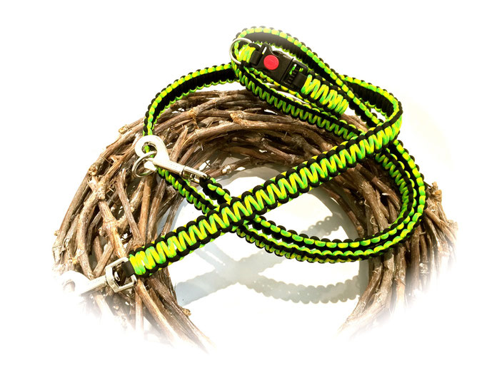 Leine (Spezialanfertigung; 2 Karabiner, 1 Ring) und Paracord/Biothane Halsband im Set (Farben: Dayglow/Black)