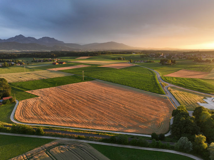 Abendstimmung - Blick von Obersurheim nach Saaldorf (Juli 2023)