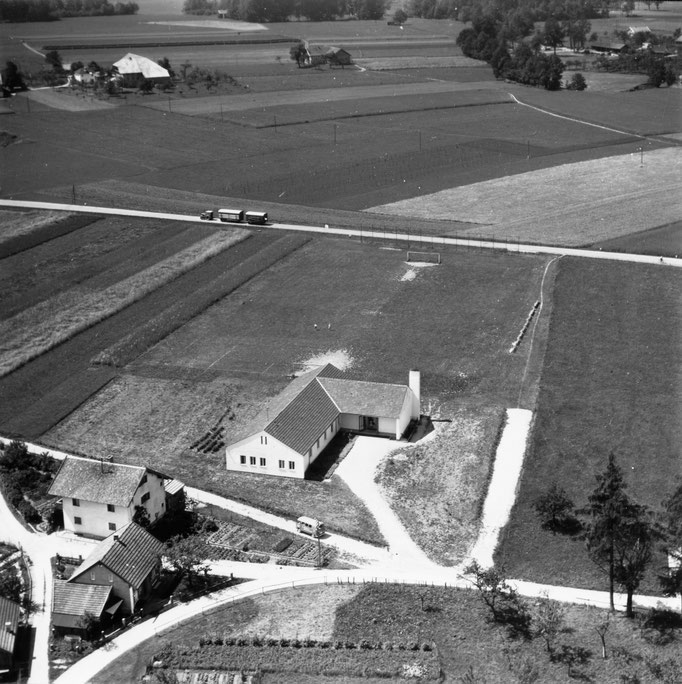 Surheim, Schule mit ehemaligen Pavillon