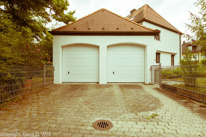 Aus der Architekturfotografie-Serie "1200 Garagen Menzing", Fotograf: Klaus D. Wolf, München