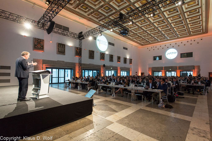 Konferenzfotograf München, Fachkonferenz Elektromobilität des Bundesverkehrsministeriums, Wappenhalle