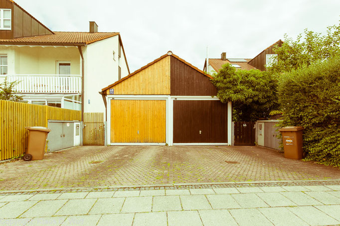 Aus der Serie "1200 Garagen Menzing", Architekturfotografie: Klaus D. Wolf, München