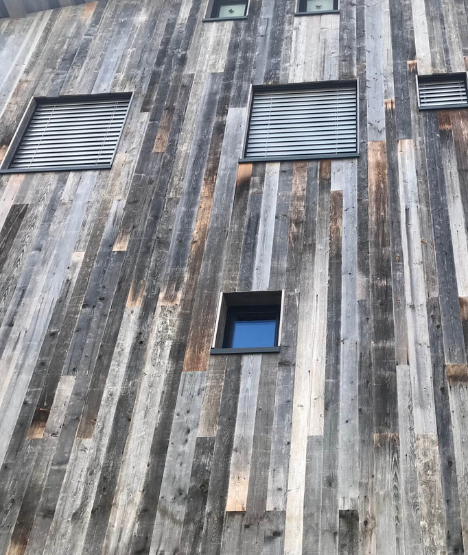 Fassade Altholz Sonnenverbrannt Grau