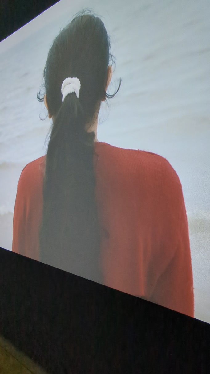 Vue de l'installation Voir la mer, 2011, avec Caroline Champetier, directrice de la photographie, exposition « À toi de faire, ma mignonne », musée Picasso, Paris, 2023