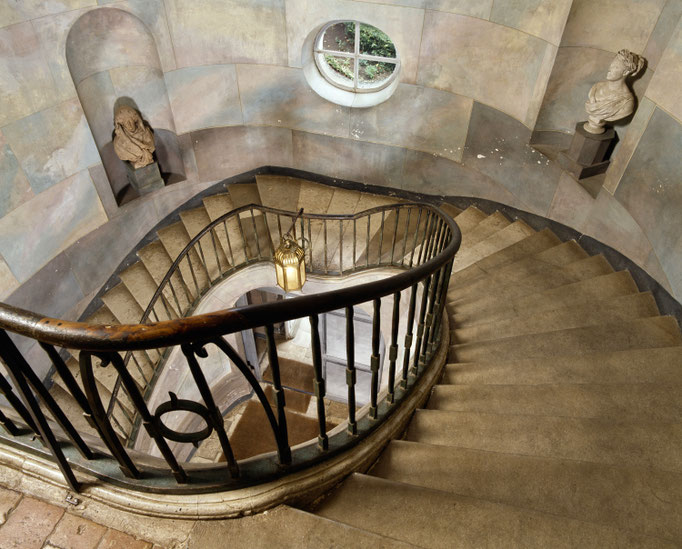 Maison de George Sand, grand escalier, CMN_alc87_2355.jpg