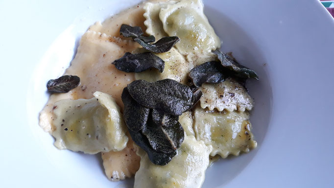 15.09. Ravioli mit Salbeibutter