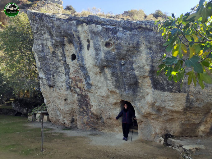 Casa de piedra. Se encuentra dentro de la finca vallada y privada de Toñi y Manuel