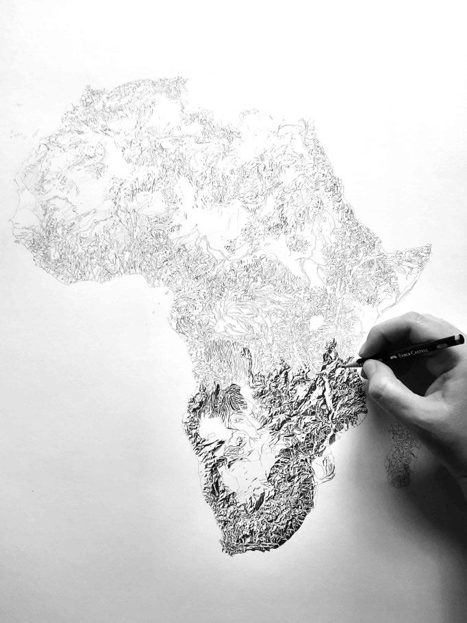 Carte de l'Afrique en relief - Crayon Graphite - Atelier Capucine Minot