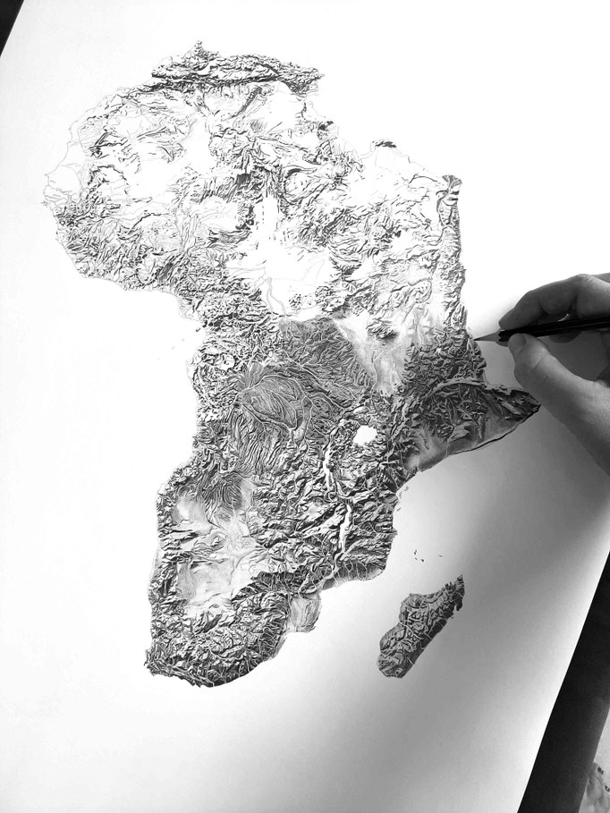 Carte de l'Afrique en relief - Crayon Graphite - Atelier Capucine Minot