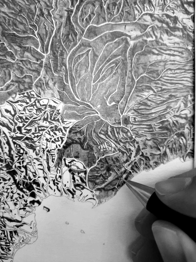 Carte de l'Afrique en relief - Crayon Graphite - Atelier Capucine Minot