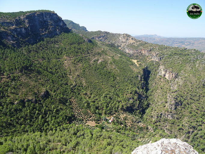 Desde los cortados de la Loma de la Be. La Murallas, Cañón Arroyo Chillar, Umbría Sesteros, Sesteros Altos, Sesteros Bajos, El Tambor, Lancha del Pueblo, El Paso, Mirador Piedra Jarrá,....