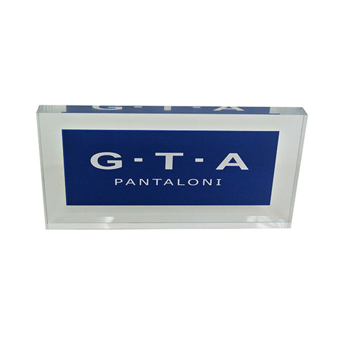 targhetta plexiglass G.T.A. personalizzazione in vetrofania 