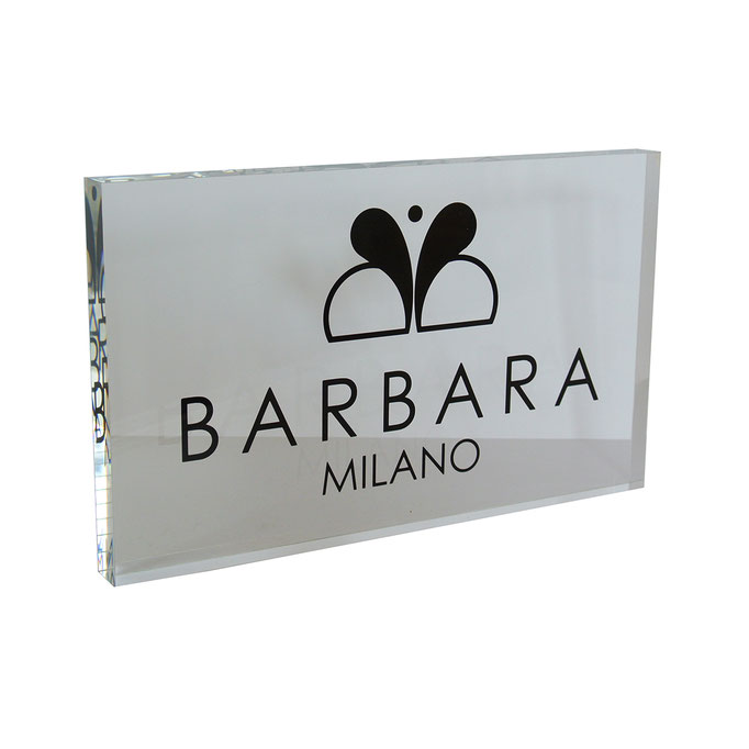 targhetta plexiglass BARBARA Milano personalizzazione un colore