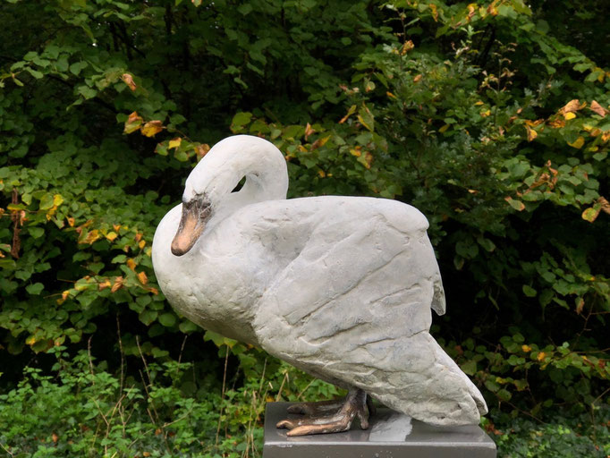 Wilma Hoebee, bronze, White Swan, EUR 3800