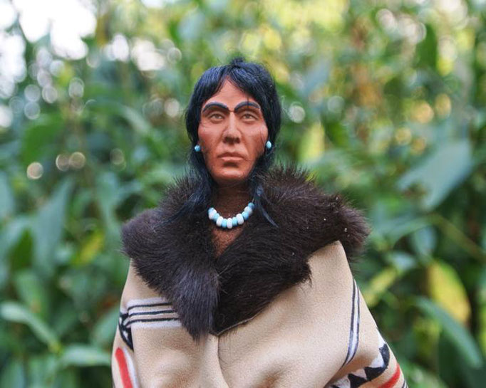 Sioux Indianerin, Miniatur, 18 cm, unverkäuflich.