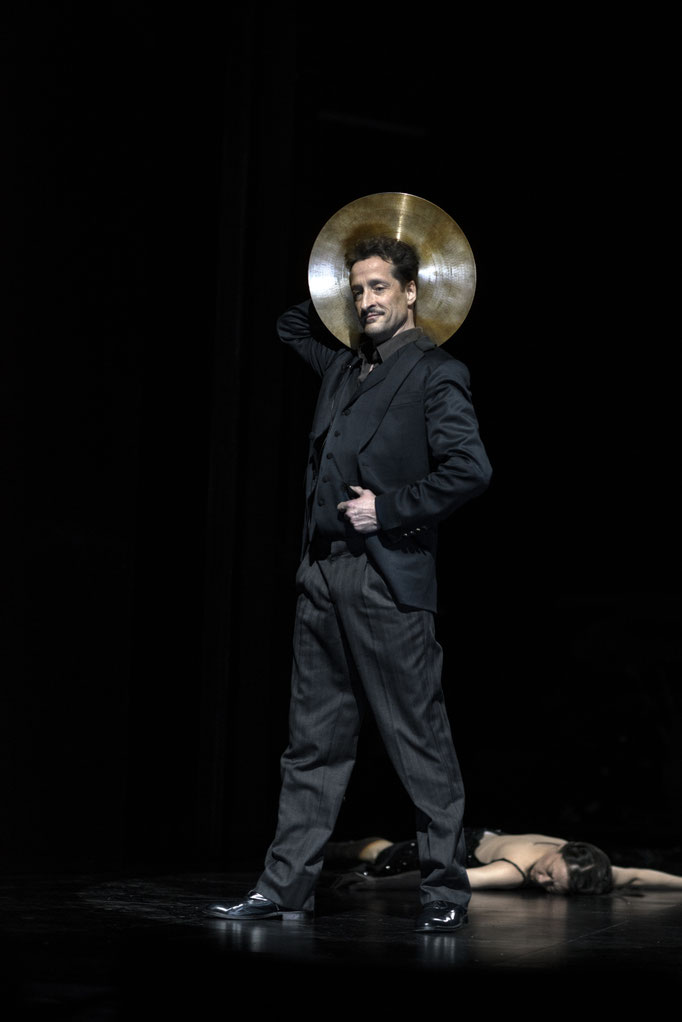 New piece I Since she – A piece by Dimitris Papaioannou for Tantztheater Wuppertal Pina Bausch Photograph by Julian Mommert