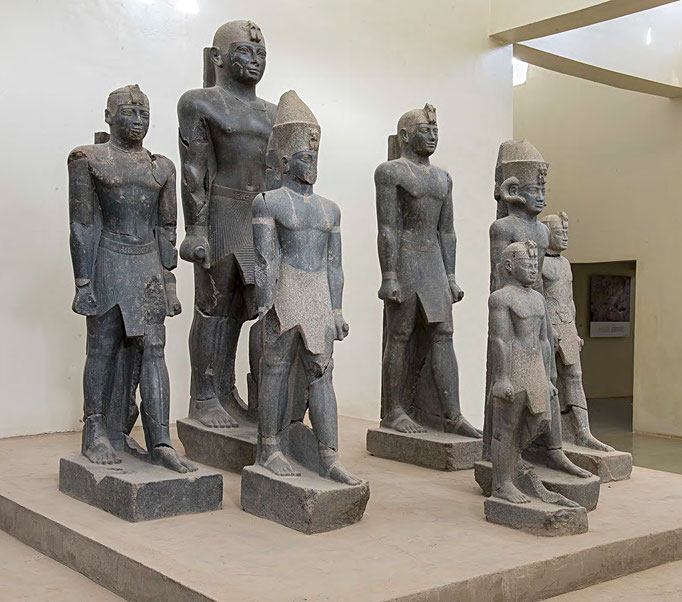 Originale Königsstatuen im Museum Kerma / Sudan