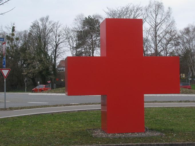 Ein rotes Kreuz steht vor der Wache