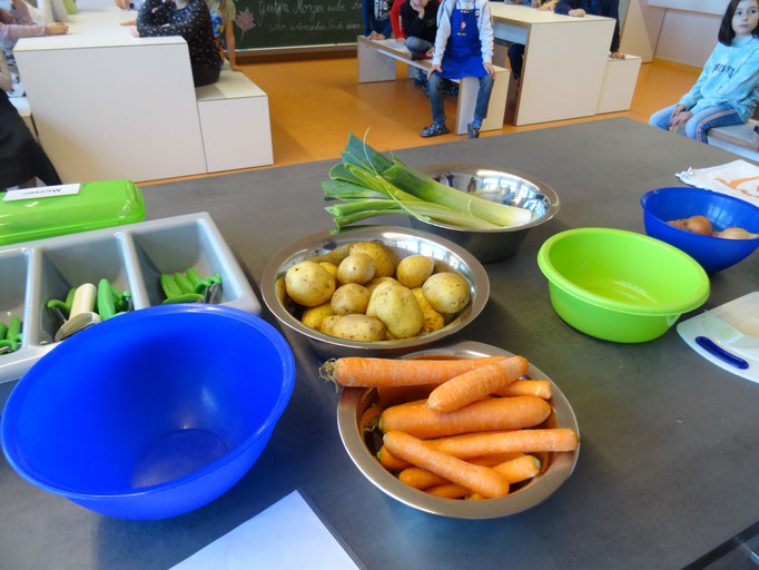 Alle Zutaten für die Kartoffelsuppe