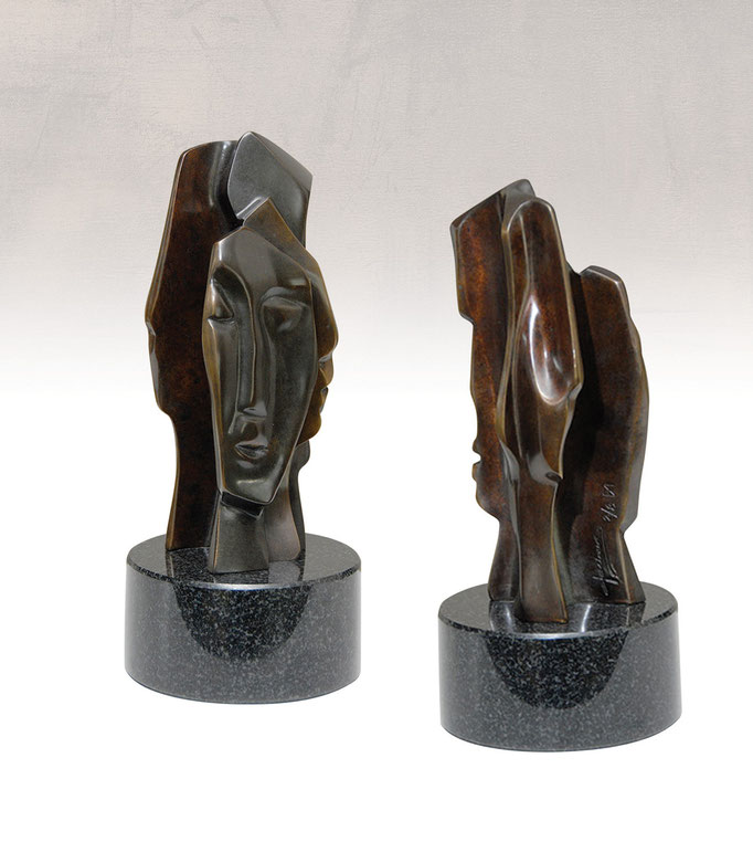 LES HÉRITIERS DU RÊVE, Bronze - 3,5 X 3,5 X 8 po. 