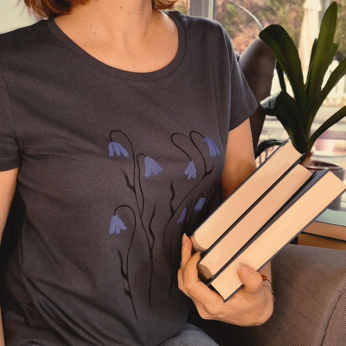 Tee-shirt col rond en coton biologique motif campanules peint main