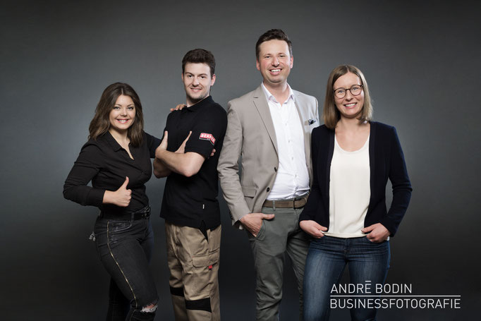 Businessfotografie: Teamfoto und Mitarbeiterportraits für die Webseite eines Unternehmens