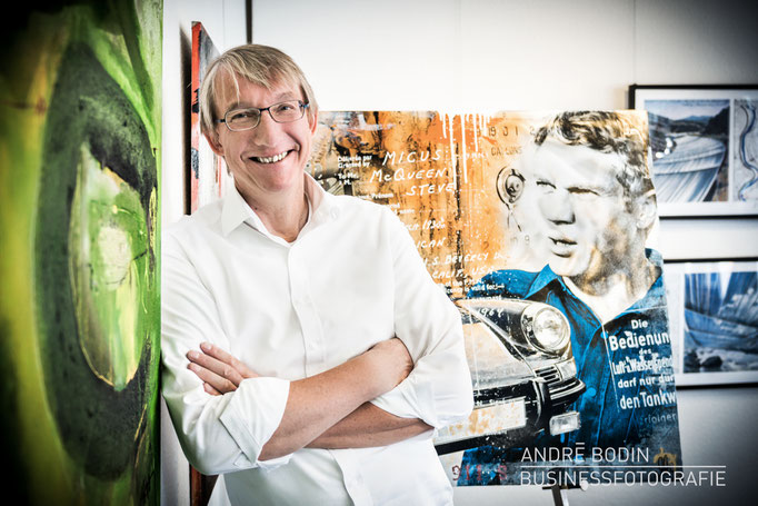 Businessfotografie: Geschäftsführerportrait bzw Charakterportraits für einen Galeristen