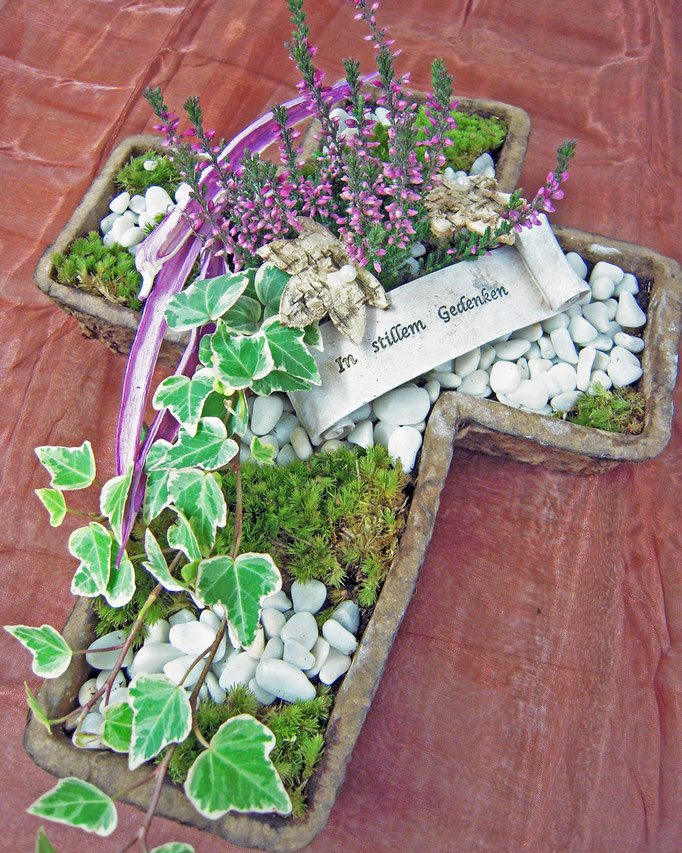 Bepflanztes Kreuz