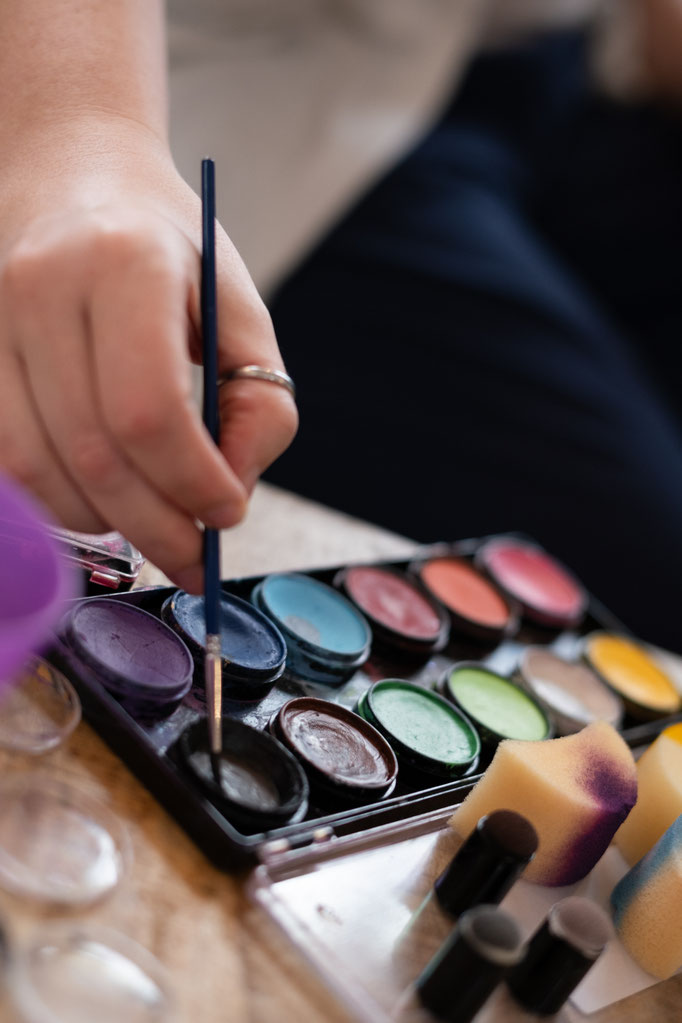 Babybauchpainting Farbpalette bunt - Mariposa Styling mit Stil Wien und Umgebung©Bernadette Stych