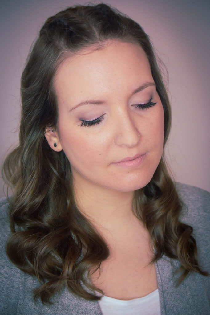 Make up dezent Augen geschlossen - Mariposa Styling mit Stil Hochzeitsstyling Wien und Umgebung ©Mariposa