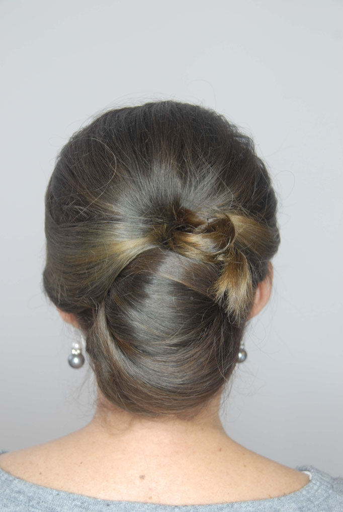 Frisur Lowbun clean schlicht - Mariposa Styling mit Stil Hochzeitsstyling Wien und Umgebung ©Mariposa