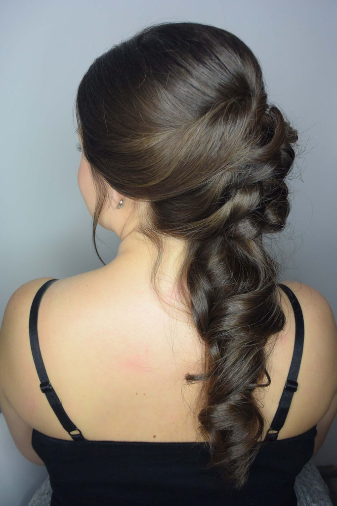 Frisur Locken Zopf - Mariposa Styling mit Stil Hochzeitsstyling Wien und Umgebung ©Mariposa