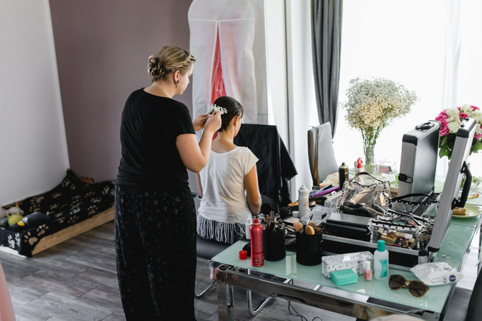 Getting ready Brautjungfer Hair - Mariposa Styling mit Stil Wien und Umgebung ©Aaron Jiang
